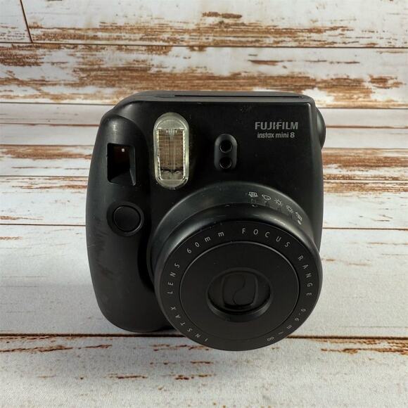 Fujifilm Instax Mini 8 Instant Film Camera Black Built-in Flash - Picture 1 of 5
